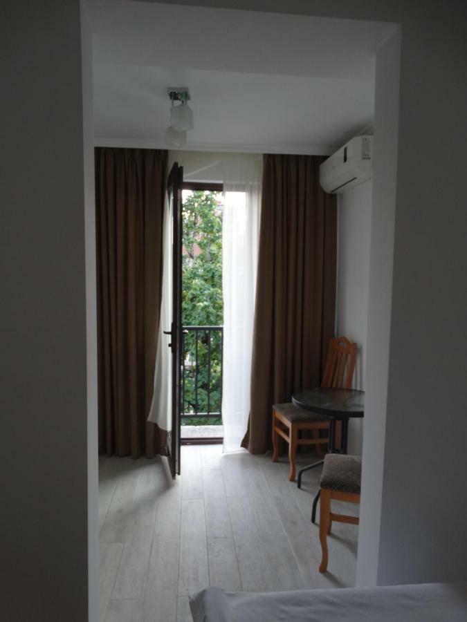 Gulnasi'S Guesthouse Batumi Exterior foto